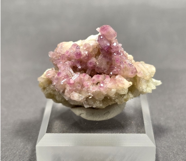 Vesuvianite, Jeffrey Mine, Val-des-Sources, Québec, Canada
