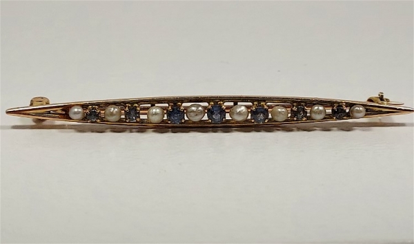 Antique Yogo Sapphire & Pearl Yellow Gold Pin, with G.I.A. Report 10k Y.G., 5.7cm / 2.25 inches